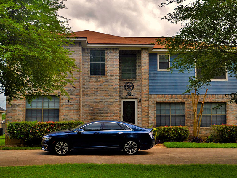 Casa sola y en el mar